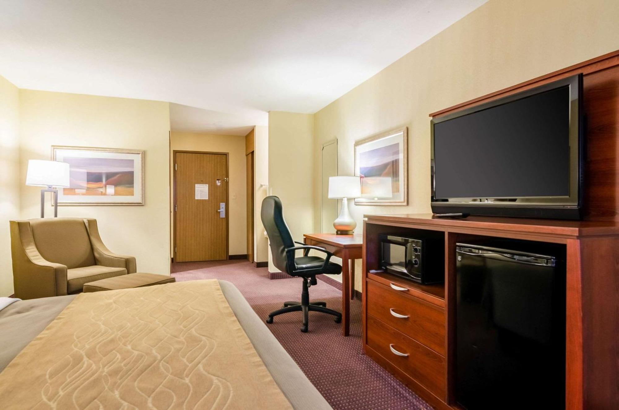 Comfort Inn Колбі Екстер'єр фото