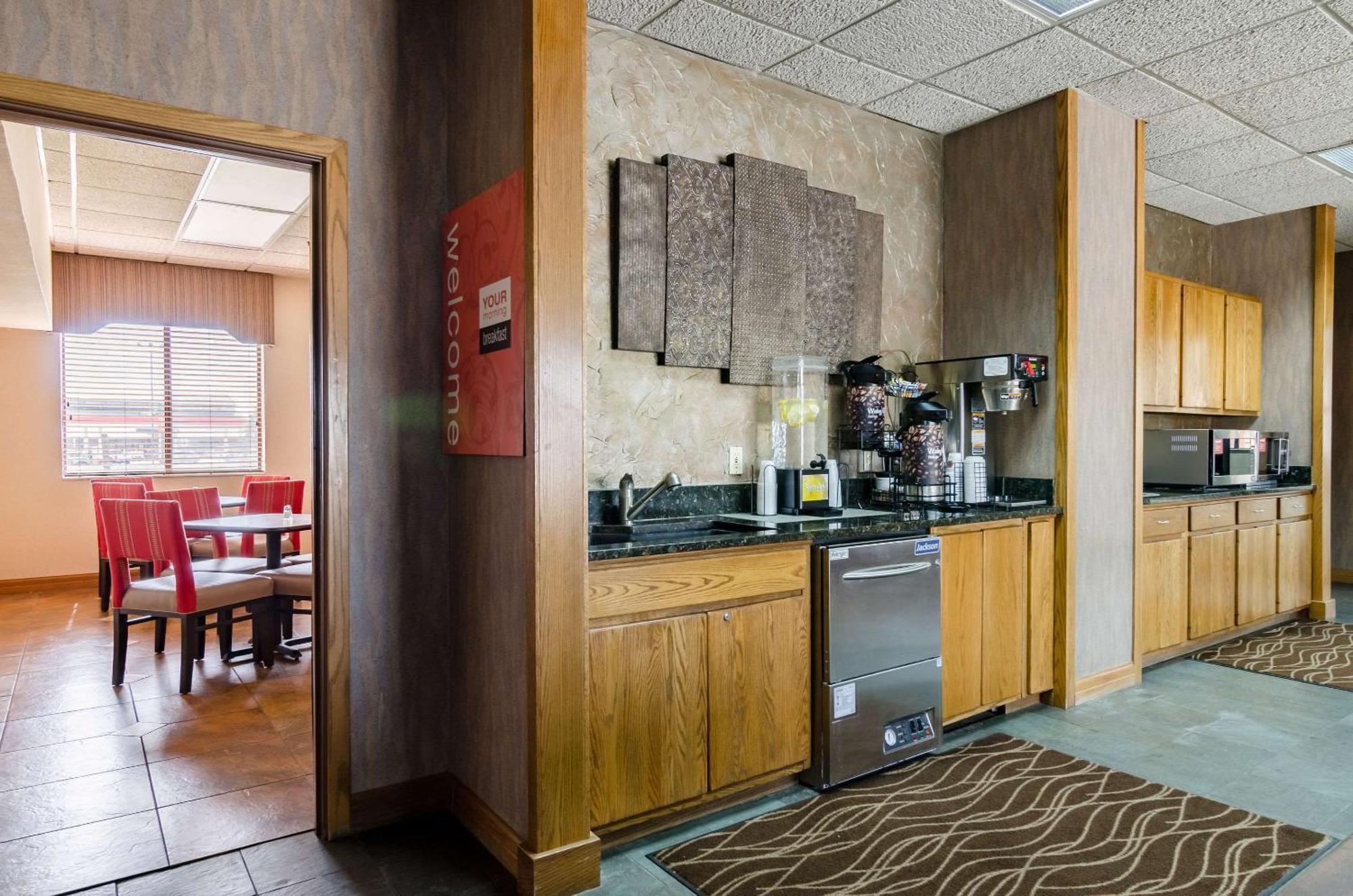 Comfort Inn Колбі Екстер'єр фото