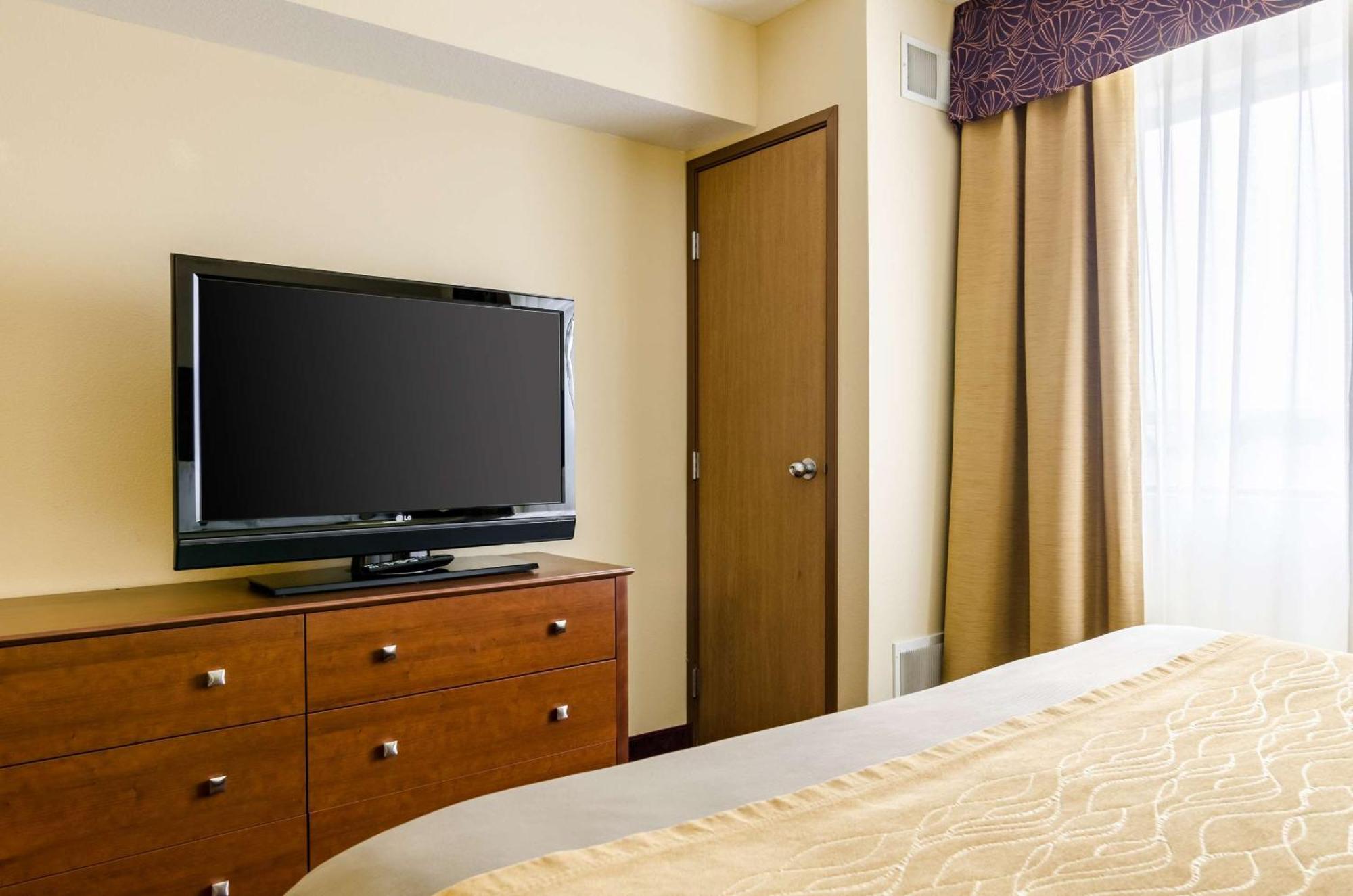 Comfort Inn Колбі Екстер'єр фото