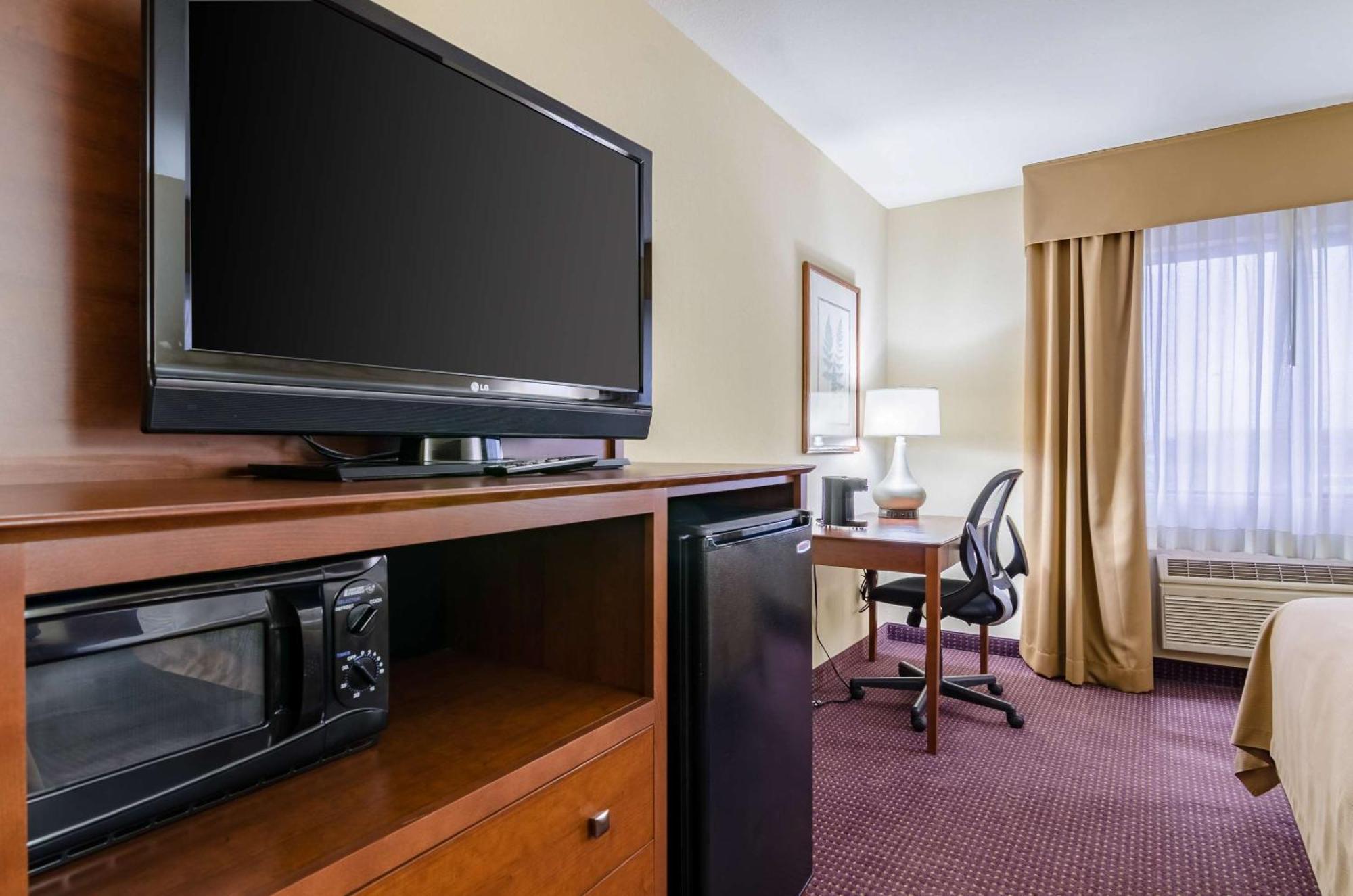 Comfort Inn Колбі Екстер'єр фото