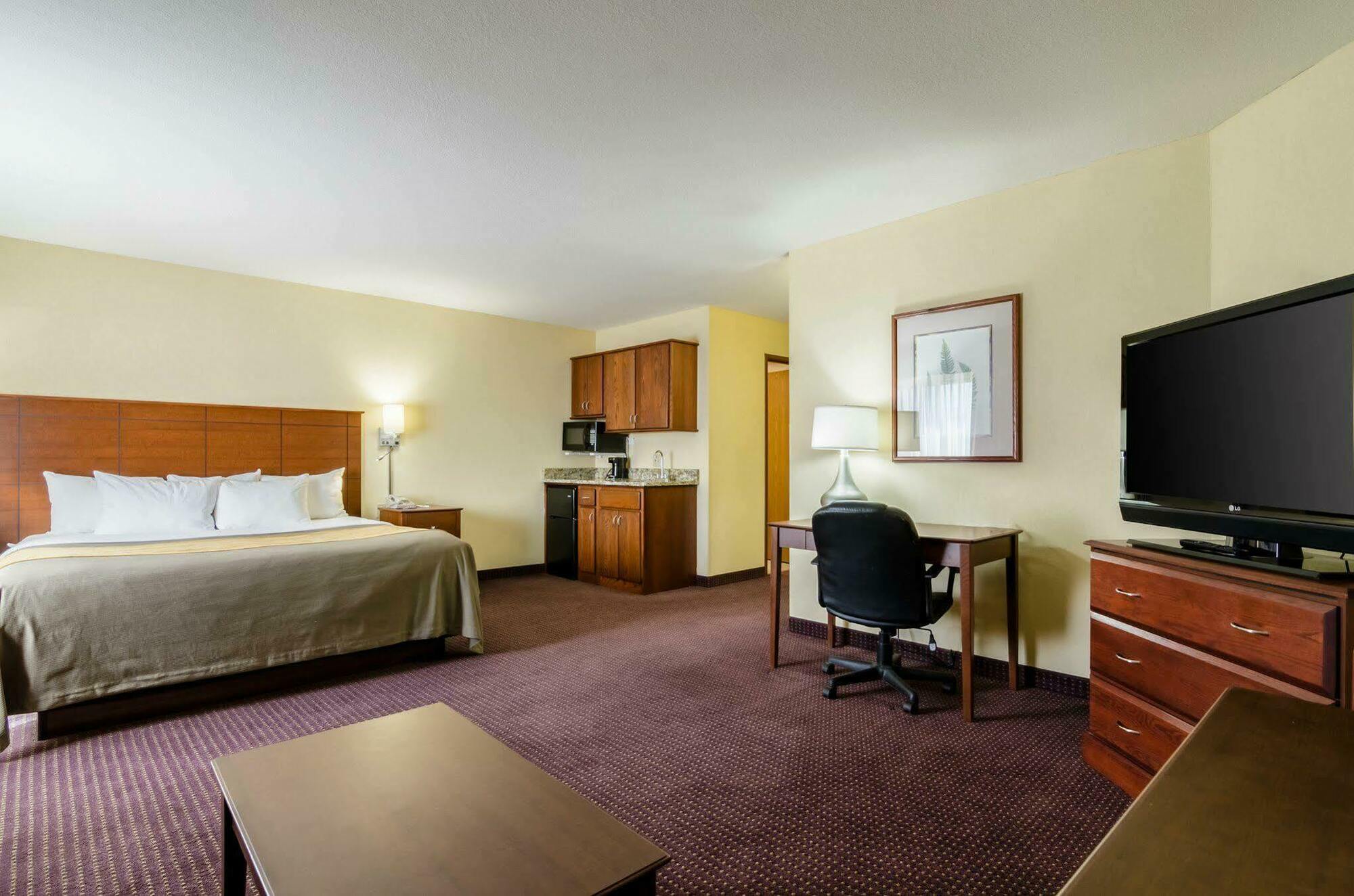 Comfort Inn Колбі Екстер'єр фото